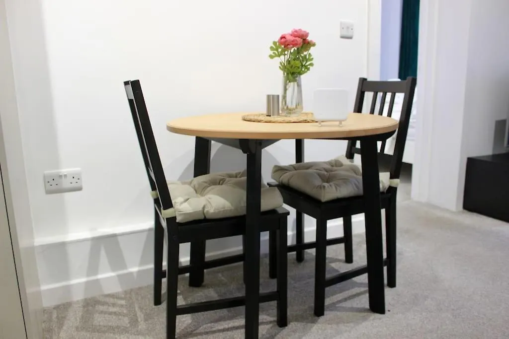 Modern 1Br Guest Lodge - Free Parking - Near Lgw Airport Crawley  0*, Crawley (West Sussex) United Kingdom
